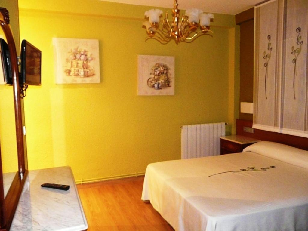 Apartamento Turistico Guara Casa Castro Barbastro Room photo